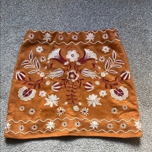 Embroidered mini skirt
